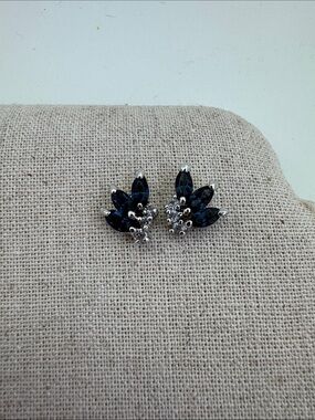 💛 Classic White Gold Plated Navy Crystal Cluster Stud Earrings | Glamour